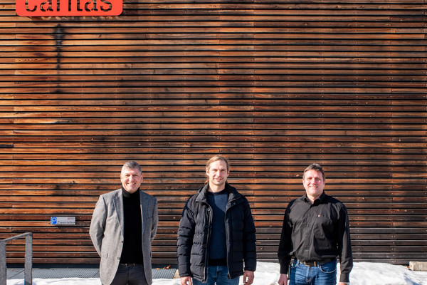 Schuberl bei den Wolfsteiner Werkstätten mit Einrichtungsleiter Helmut Weber und Produktionsleiter Andreas Manthey 