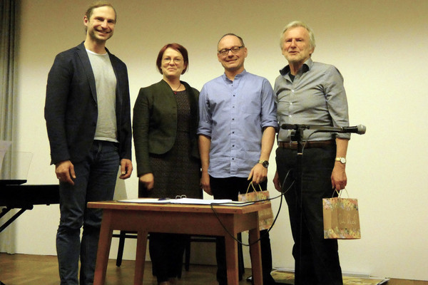 (von links) MdL Toni Schuberl, Bezirksrätin Mia Goller, Sven Ochsenbauer und Herbert Pöhnl. Foto: Matthias Lex 