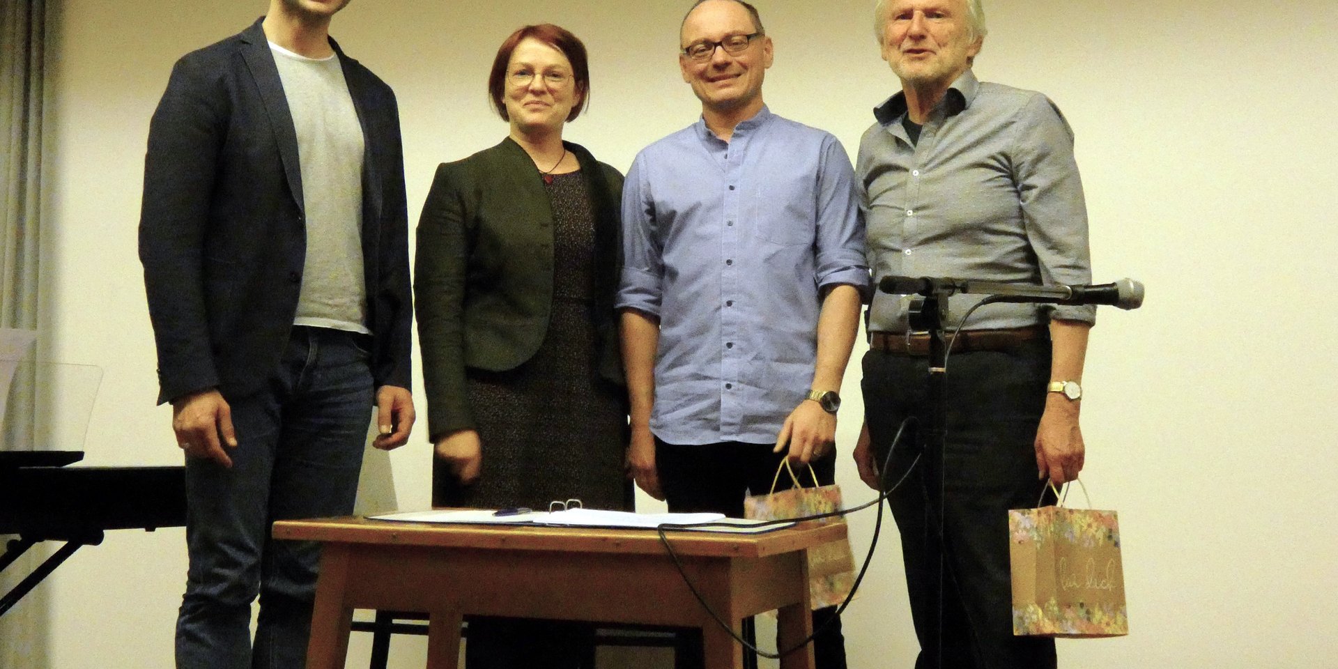 (von links) MdL Toni Schuberl, Bezirksrätin Mia Goller, Sven Ochsenbauer und Herbert Pöhnl. Foto: Matthias Lex