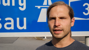 Grenzkontrollen: Toni Schuberl (Bündnis 90/Die Grünen) an der Ausfahrt Pocking Autobahn A3.