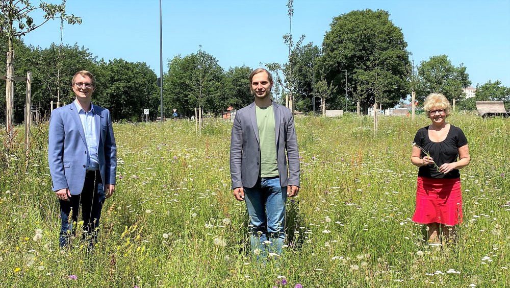 Bürgermeister Tobias Kurz (l.), MdL Toni Schuberl und 3. Bürgermeisterin Brigitte Steidele, Foto: Jona Hallitzky