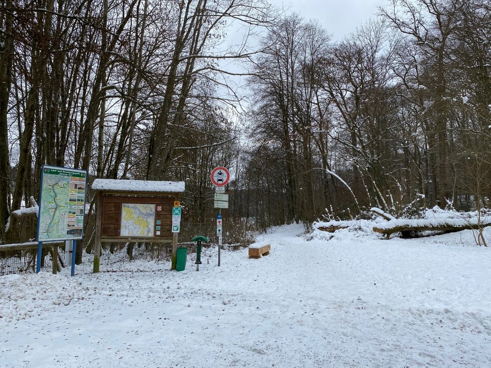 Der Eingang zum Neuburger Wald: Dieses Naherholungsgebiet dürfen Passauerinnen und Passauer nicht mehr betreten.