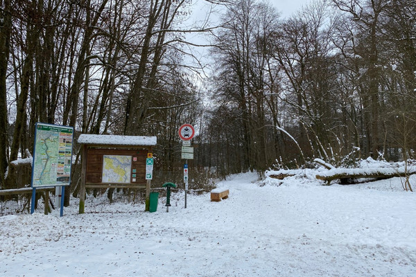 Der Eingang zum Neuburger Wald: Dieses Naherholungsgebiet dürfen Passauerinnen und Passauer nicht mehr betreten. 