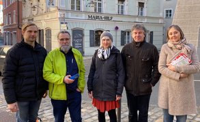 Auf dem Foto von links nach rechts: MdL Toni Schuberl, VCD-Vorsitzender Bernd Sluka, OB-Kandidatin Stefanie Auer, Stadtrat Boris Burkert und Anwohnerin Diana NiebrüggeFoto: Jona Hallitzky
